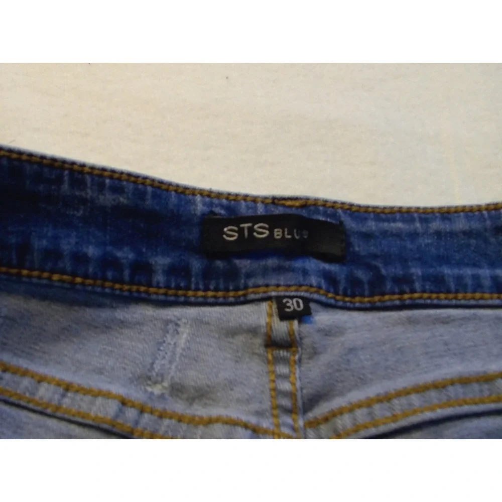 STS Blue Womens Distressed Denim Jean Shorts Medium Wash Cuffed Size‎ 30